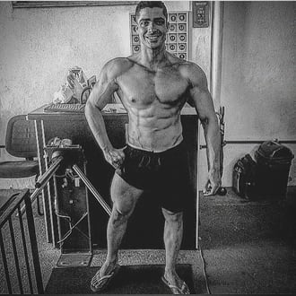Leonardo Ferreira em academia